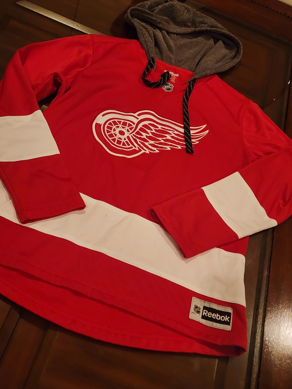 Reebok Red Detroit Wings Hooded Hockey Sweatshirt with White Stripes